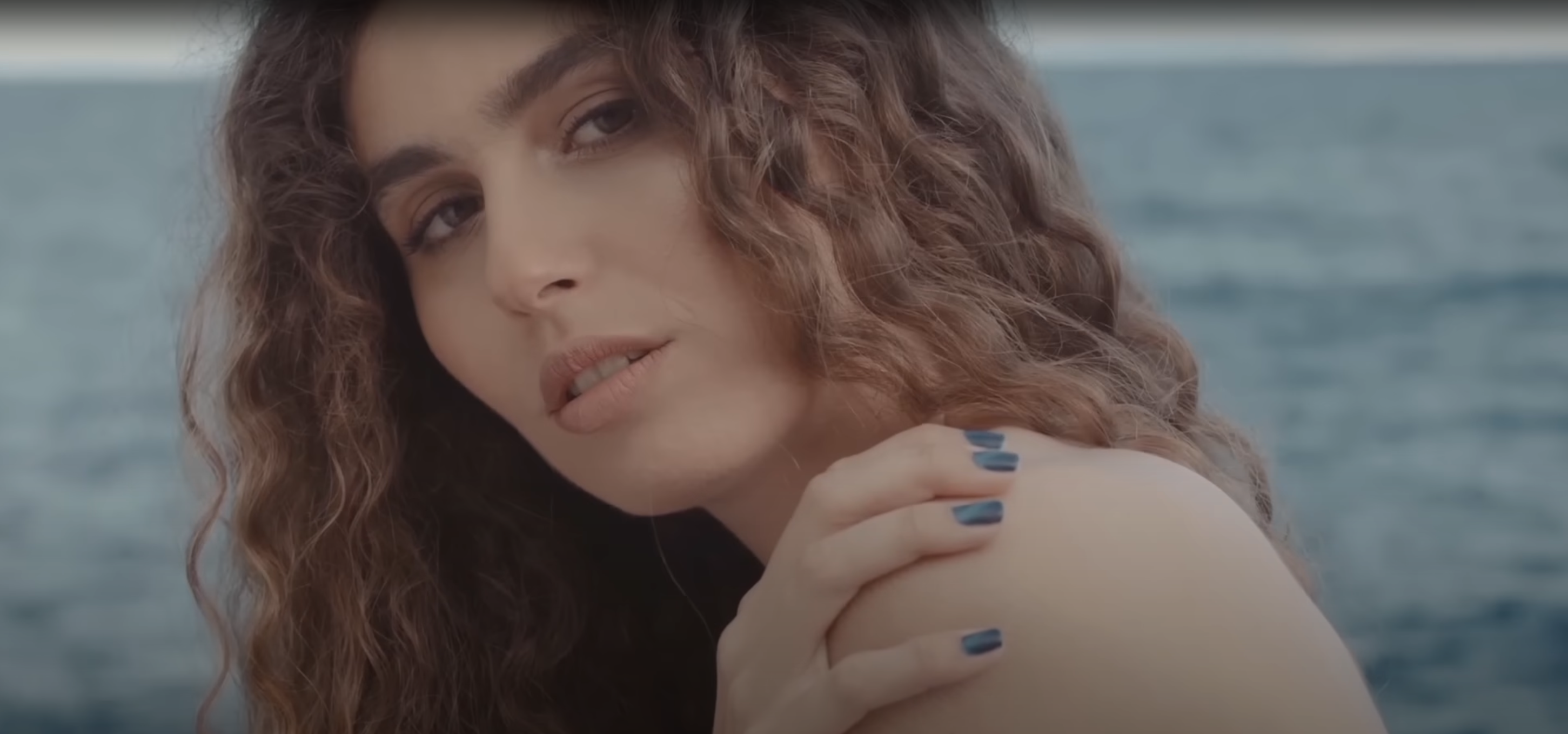 Amberay - Desktop Hero